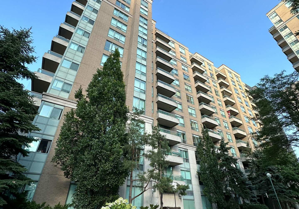 39-pemberton-avenue-toronto-north-york-ontario-c13685576