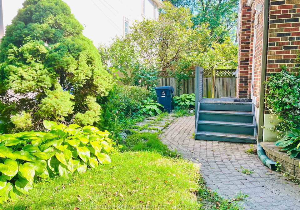 121-kingsdale-avenue-toronto-north-york-ontario-c13685768