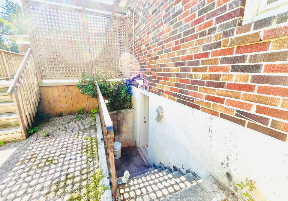 121-kingsdale-avenue-toronto-north-york-ontario-c13685768