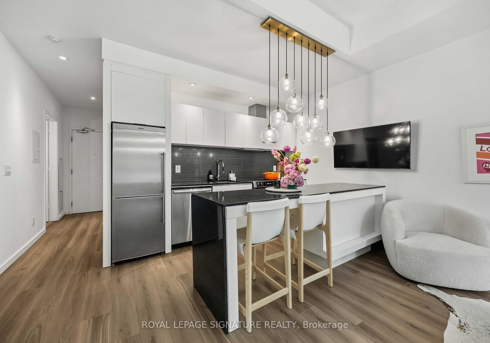 8-charlotte-street-toronto-toronto-ontario-c13686020