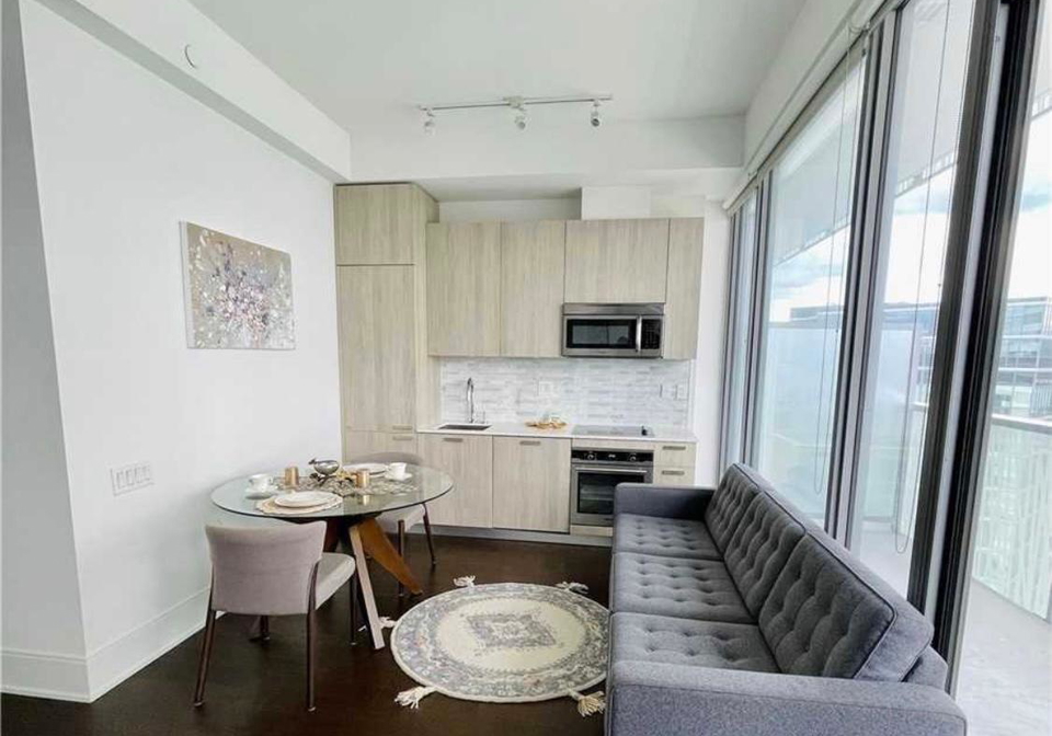 50-charles-street-e-toronto-toronto-ontario-c13686094