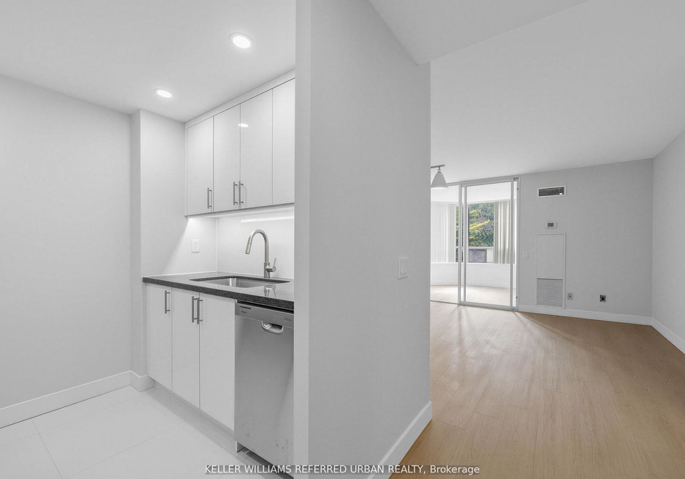 7-bishop-avenue-toronto-north-york-ontario-c13686308