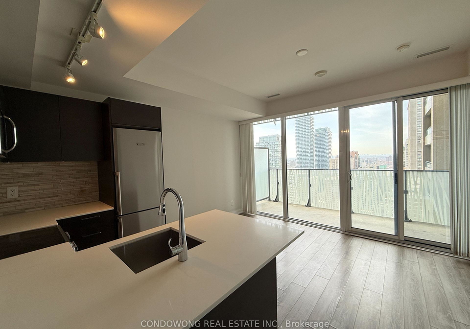 42-charles-street-e-toronto-toronto-ontario-c13687622
