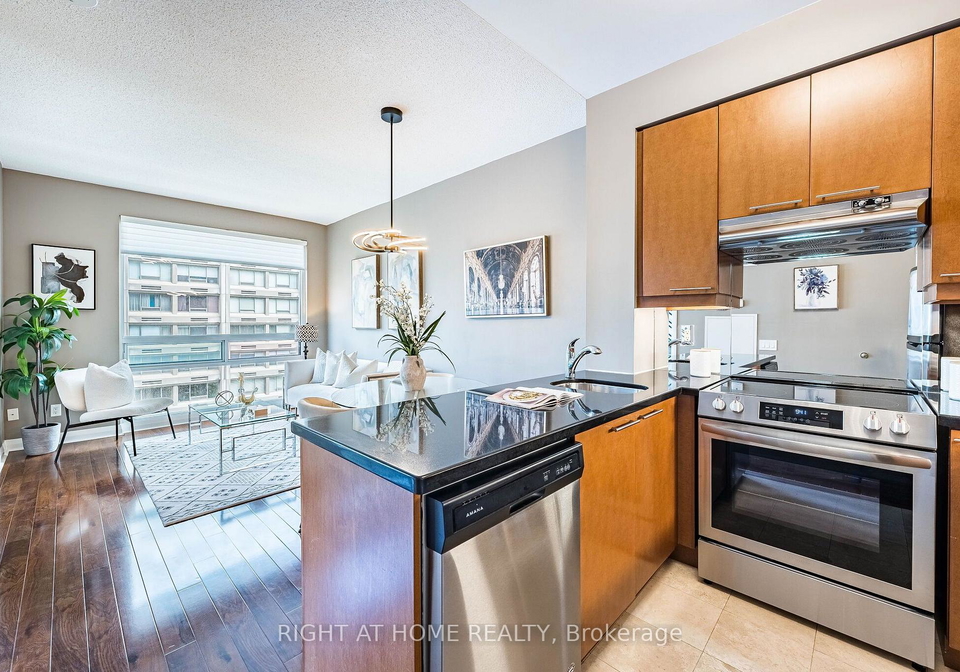 1121-bay-street-toronto-toronto-ontario-c13687670
