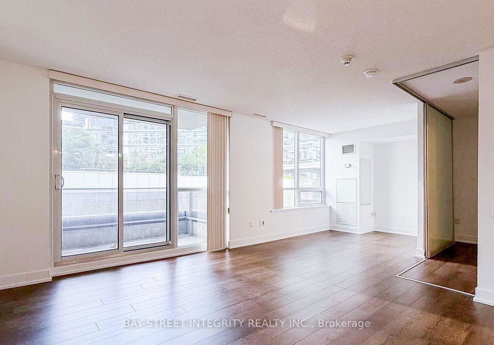 23-sheppard-avenue-e-toronto-north-york-ontario-c13688214