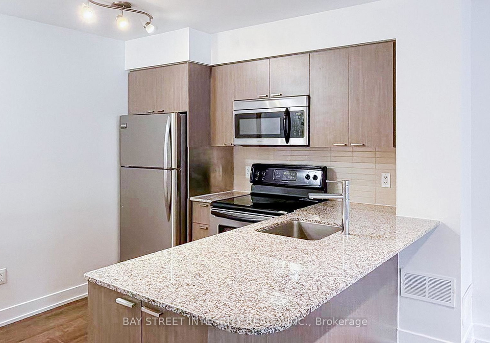 23-sheppard-avenue-e-toronto-north-york-ontario-c13688214