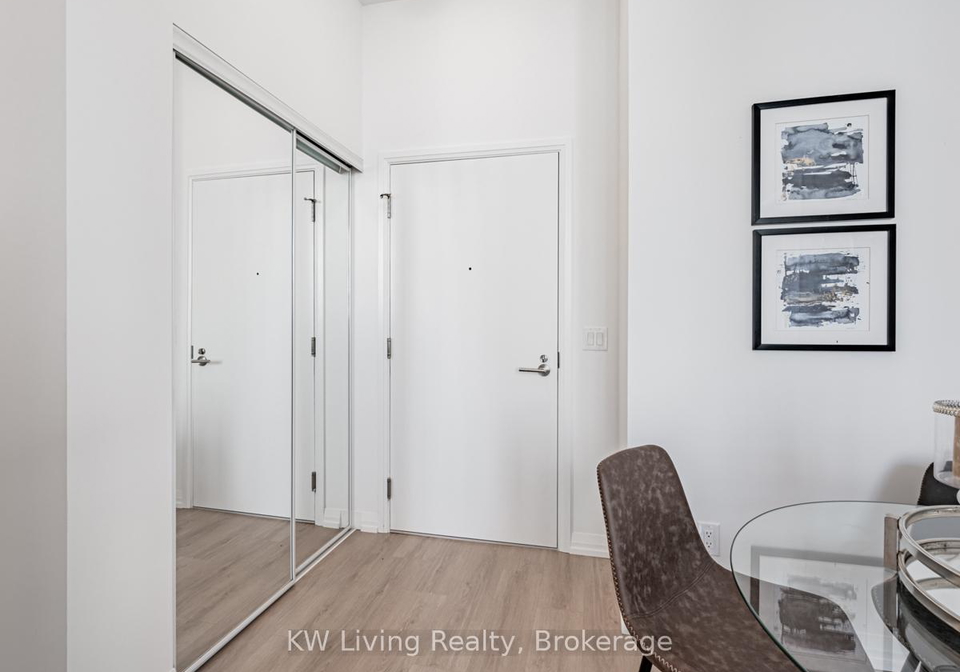 8-widmer-street-toronto-toronto-ontario-c13688602