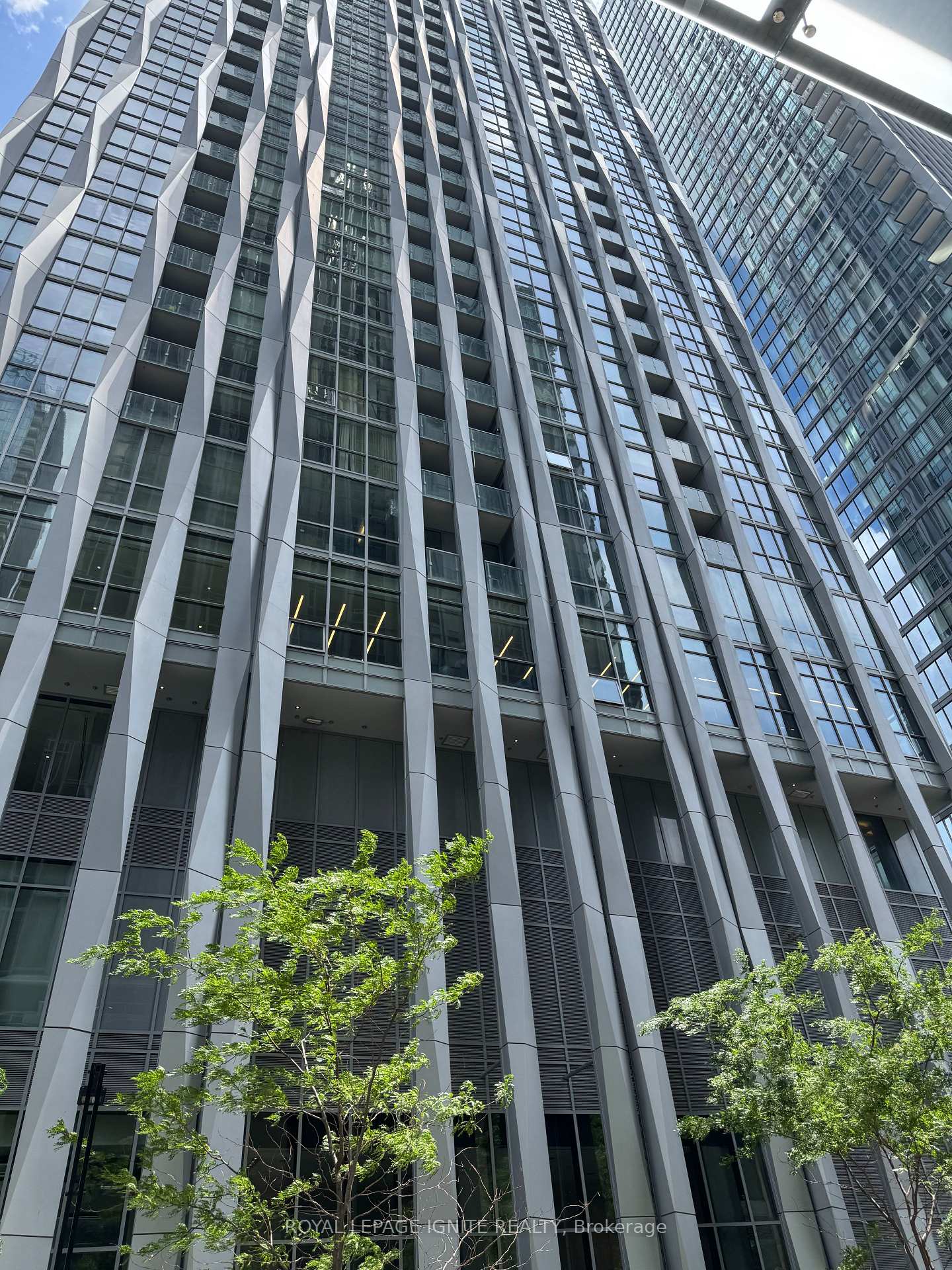 1-yorkville-avenue-toronto-toronto-ontario-c13689010