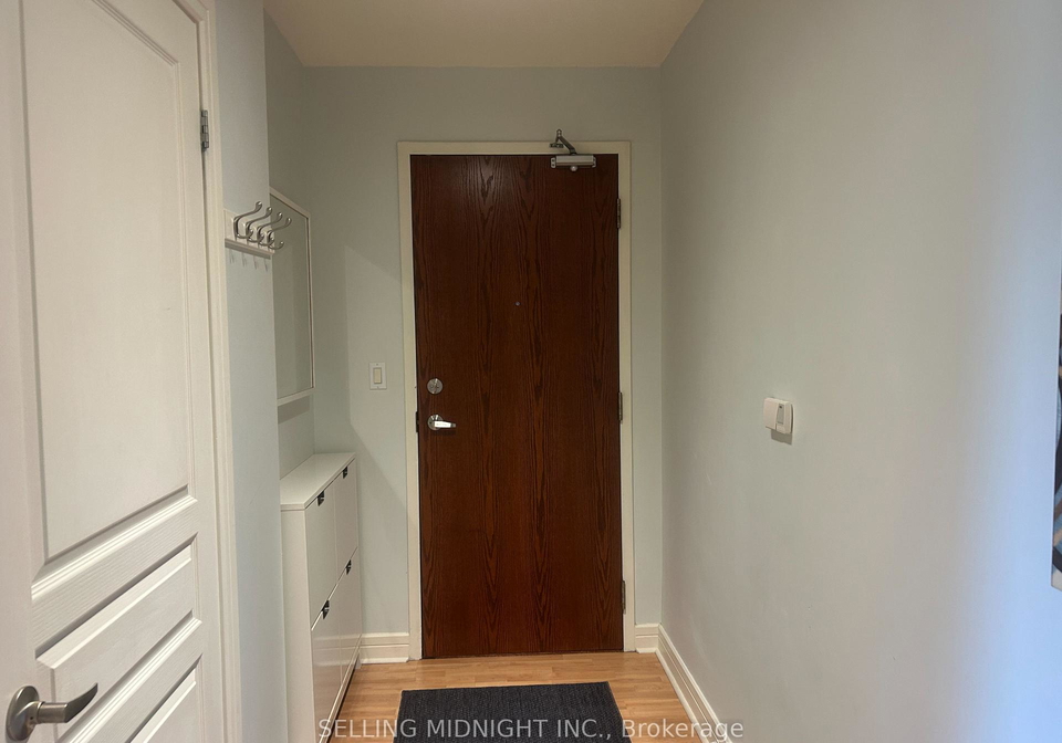 19-avondale-avenue-toronto-north-york-ontario-c13689250