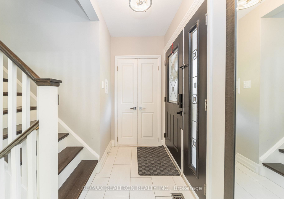 2-lynedock-crescent-toronto-north-york-ontario-c13689384