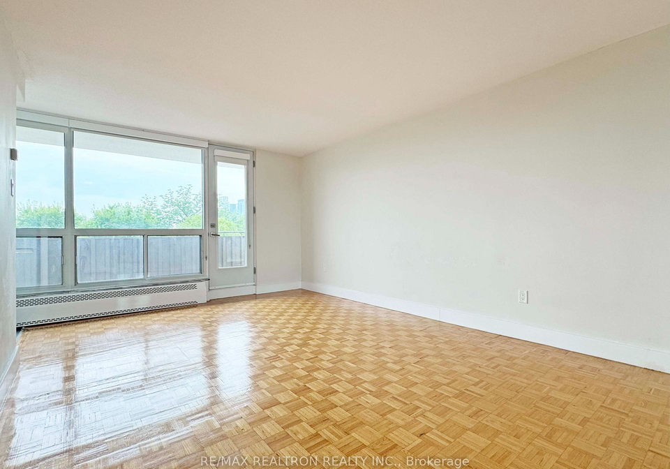 666-spadina-avenue-toronto-toronto-ontario-c13689480