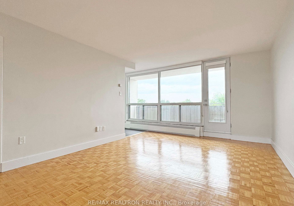 666-spadina-avenue-toronto-toronto-ontario-c13689480