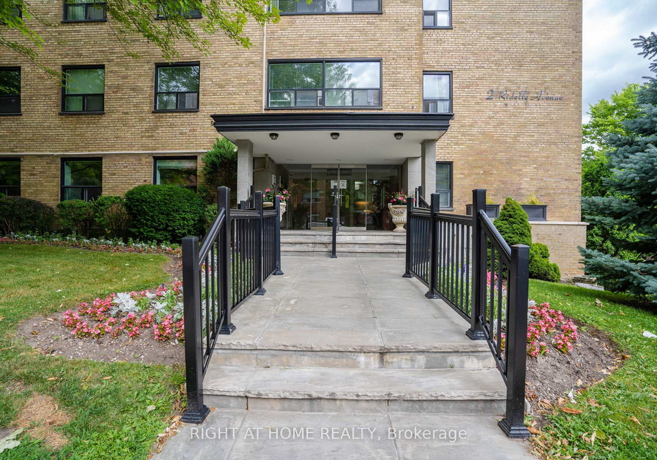 2-ridelle-avenue-toronto-toronto-ontario-c13689656