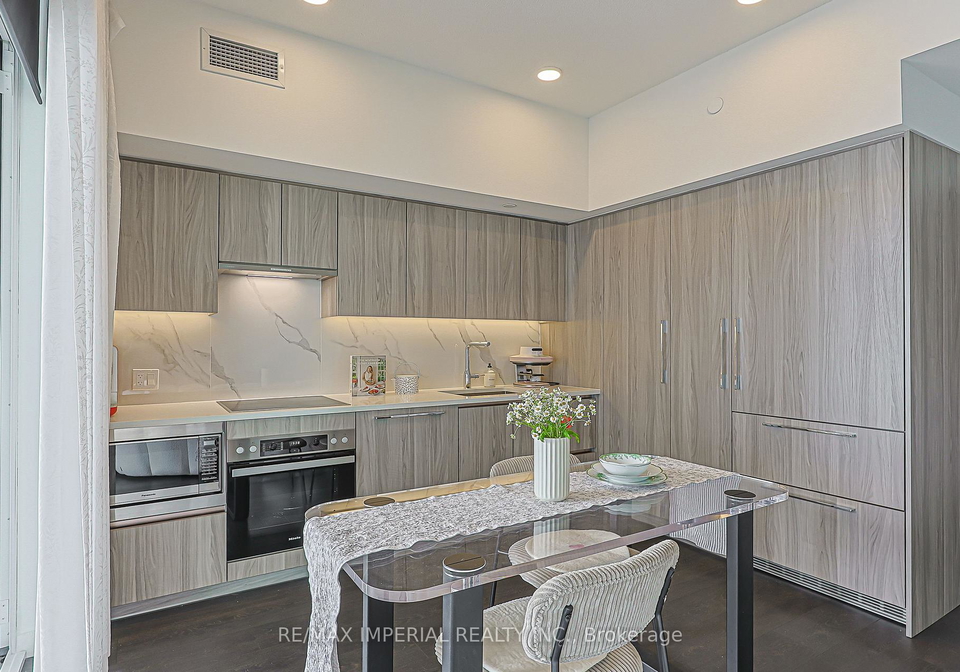 1-concord-cityplace-way-toronto-toronto-ontario-c13689914
