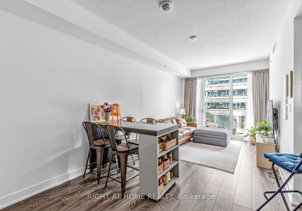 180-fairview-mall-drive-toronto-north-york-ontario-c13690090