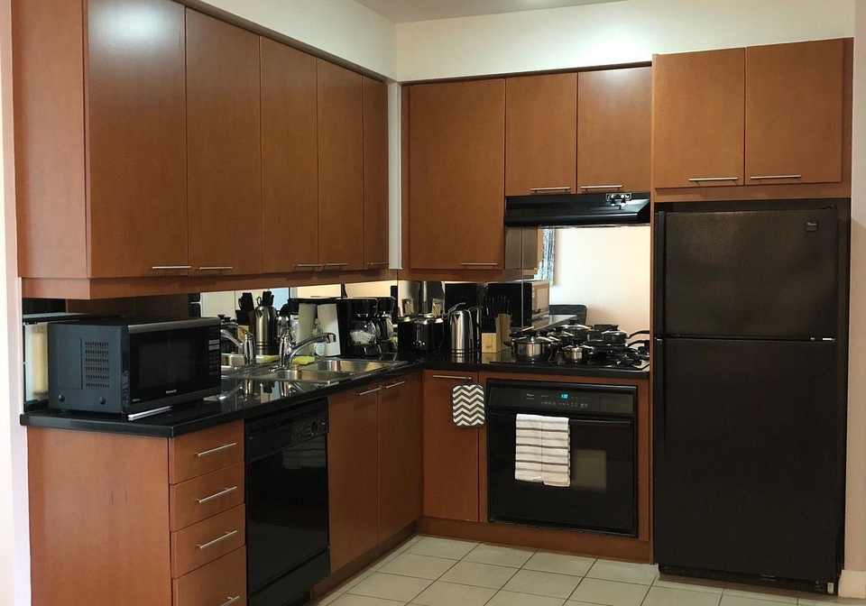 1121-bay-street-toronto-toronto-ontario-c13690394