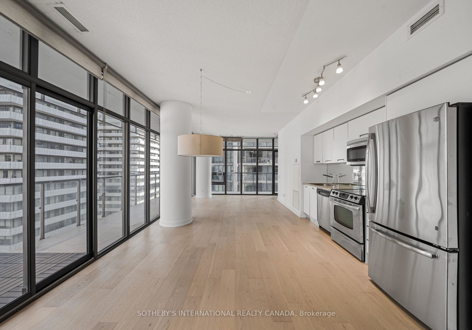 33-charles-street-e-toronto-toronto-ontario-c13691316