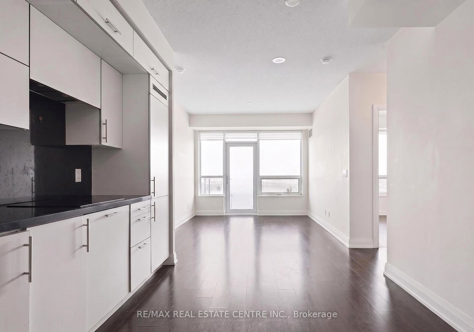 5-sheppard-avenue-e-toronto-north-york-ontario-c13692110