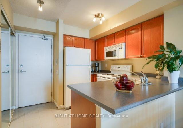 30-harrison-garden-boulevard-toronto-north-york-ontario-c13694060