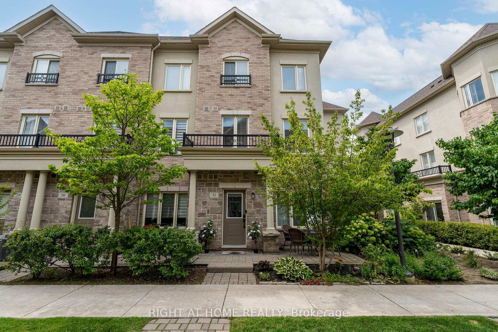 27-coneflower-crescent-toronto-toronto-ontario-c13694318