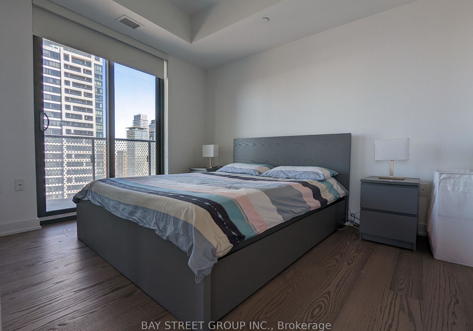 11-wellesley-st-w-avenue-toronto-toronto-ontario-c13694520