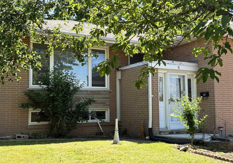 9-caronport-crescent-toronto-north-york-ontario-c13695256