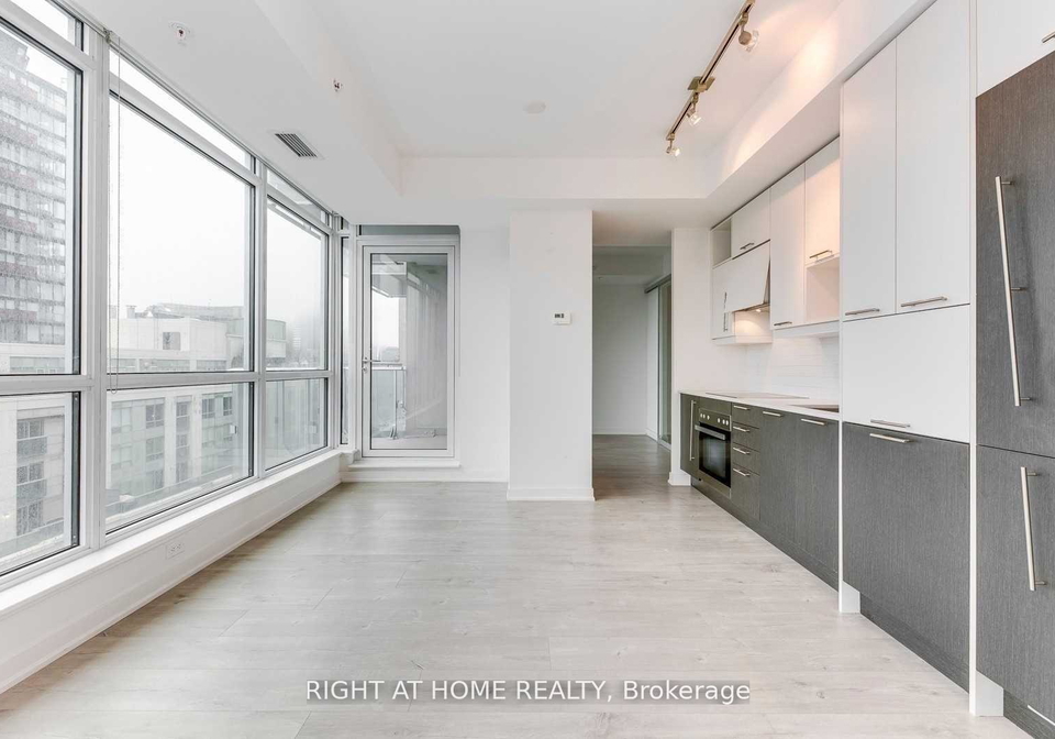 199-richmond-street-w-toronto-toronto-ontario-c13695284
