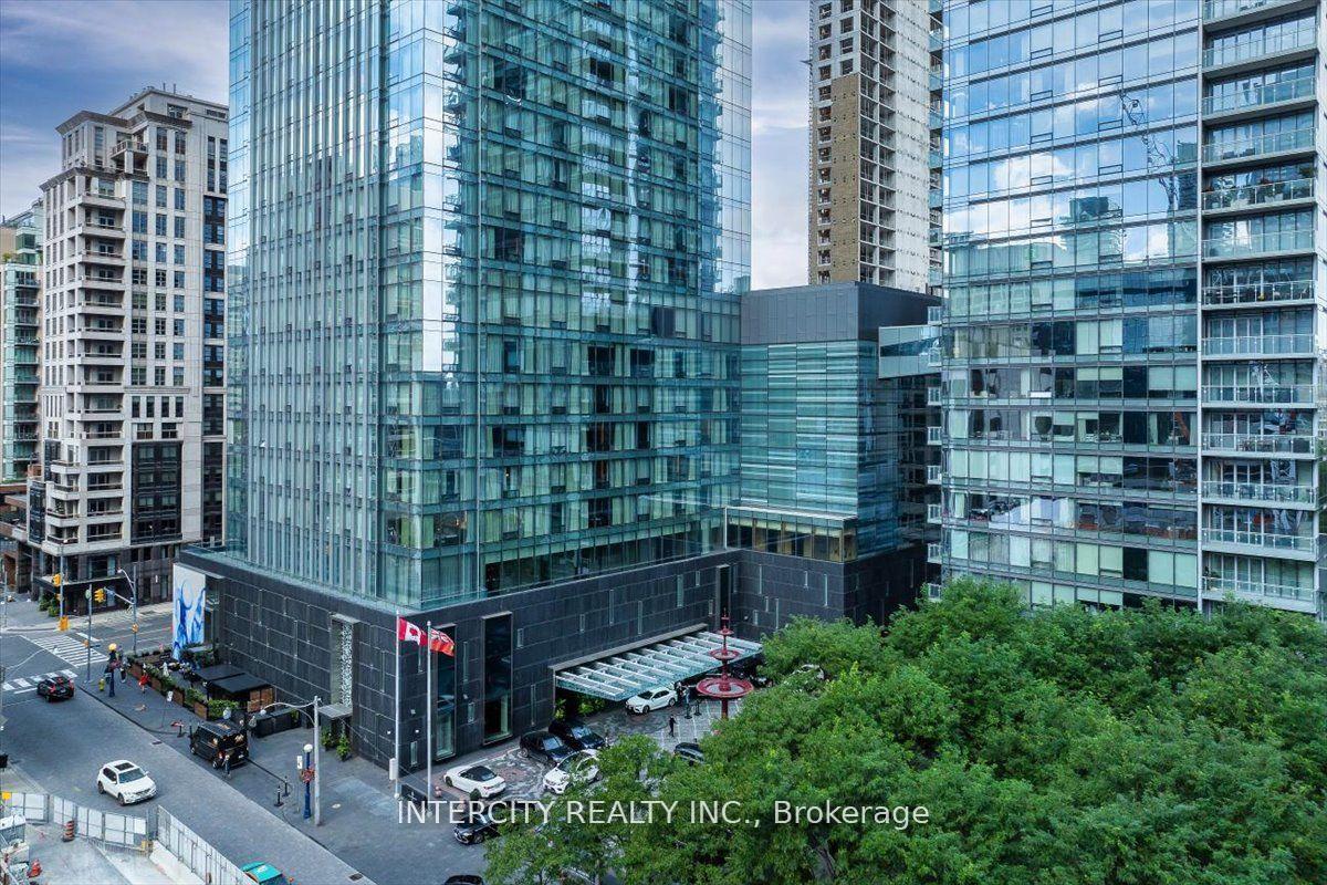 50-yorkville-avenue-toronto-toronto-ontario-c13695440