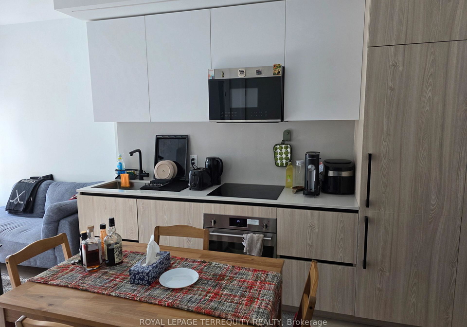 699-sheppard-avenue-toronto-north-york-ontario-c13695676