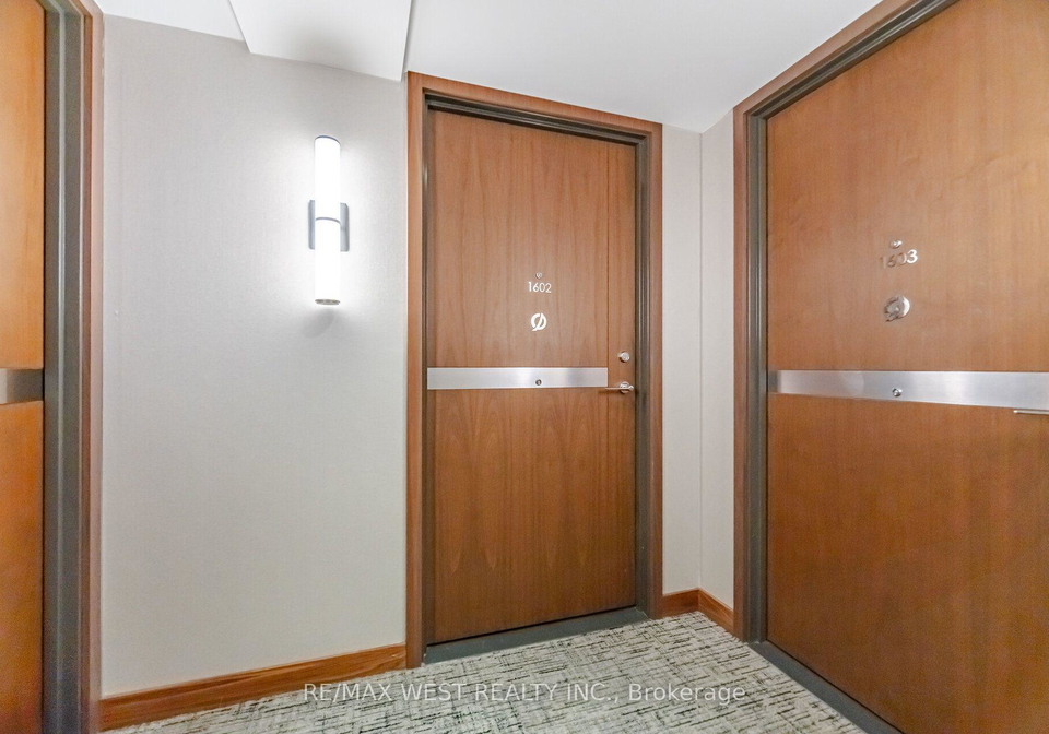 17-bathurst-street-toronto-toronto-ontario-c13696224