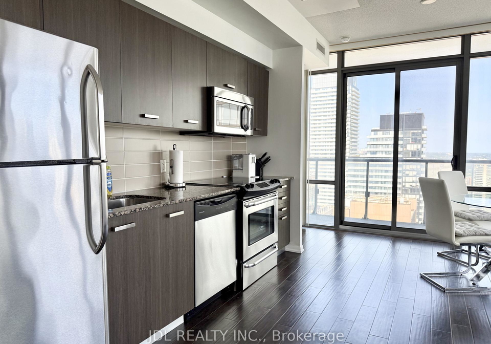 832-bay-street-toronto-toronto-ontario-c13696240