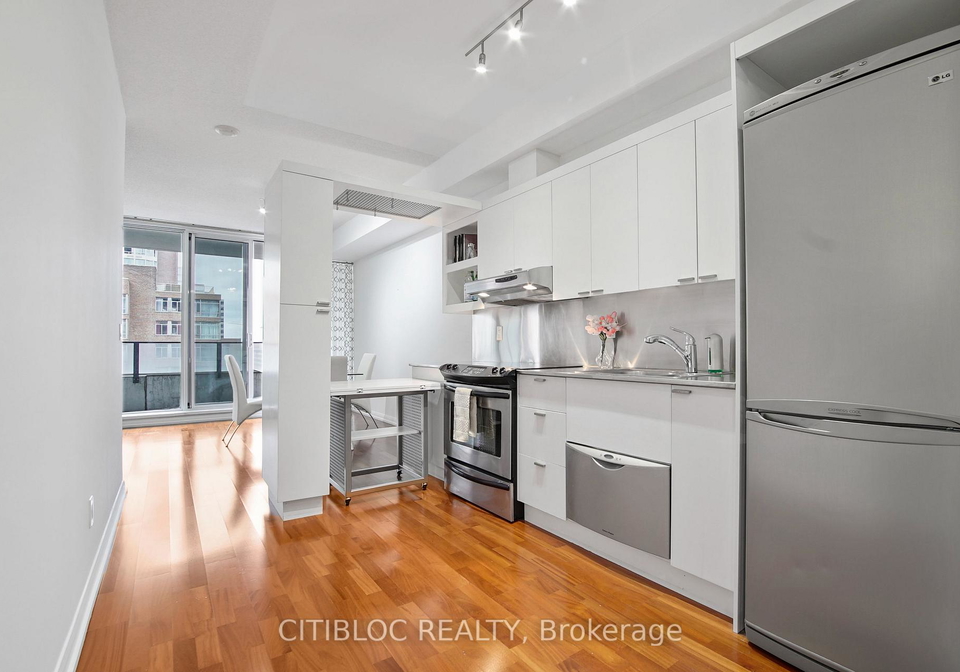 111-elizabeth-street-toronto-toronto-ontario-c13697034