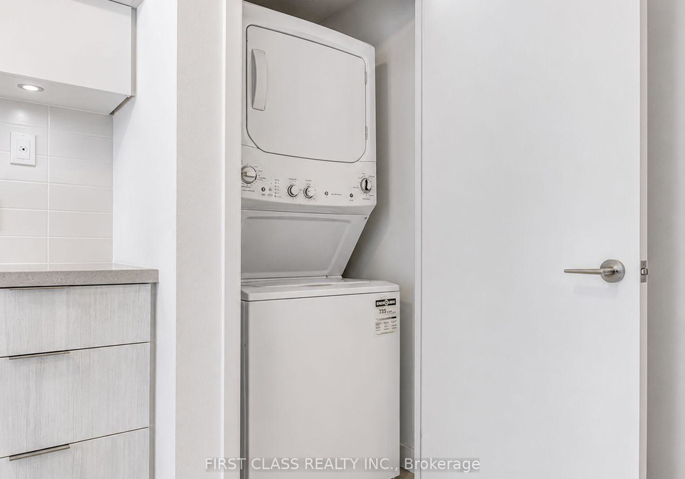 8-eglinton-avenue-e-toronto-toronto-ontario-c13697186