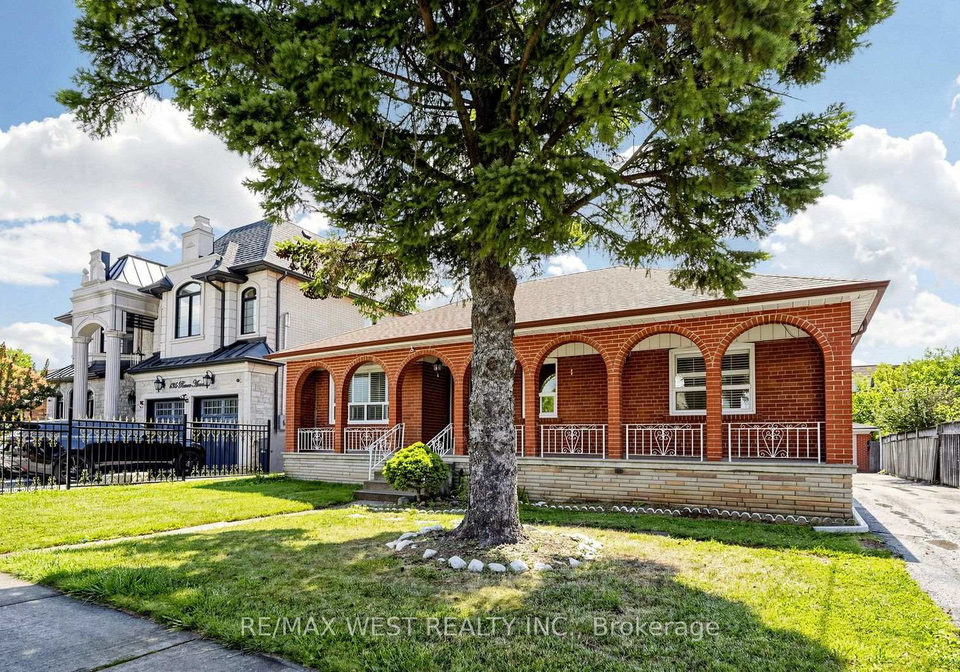 139-ranee-avenue-toronto-toronto-ontario-c13697796