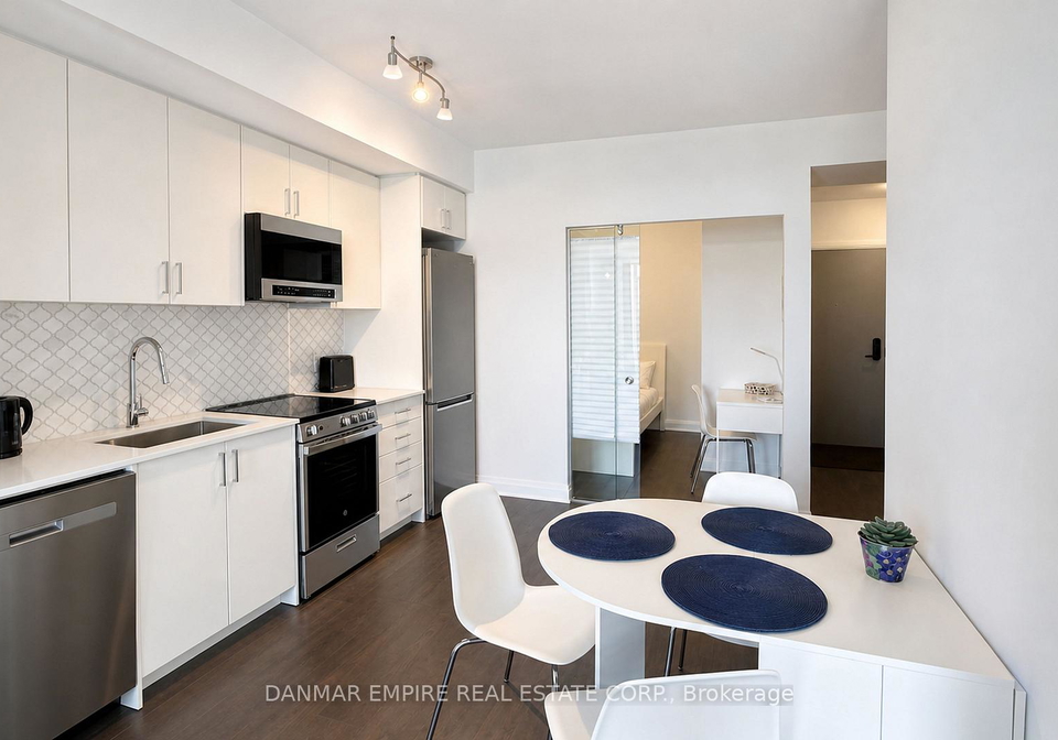 700-sheppard-avenue-w-toronto-toronto-ontario-c13698100