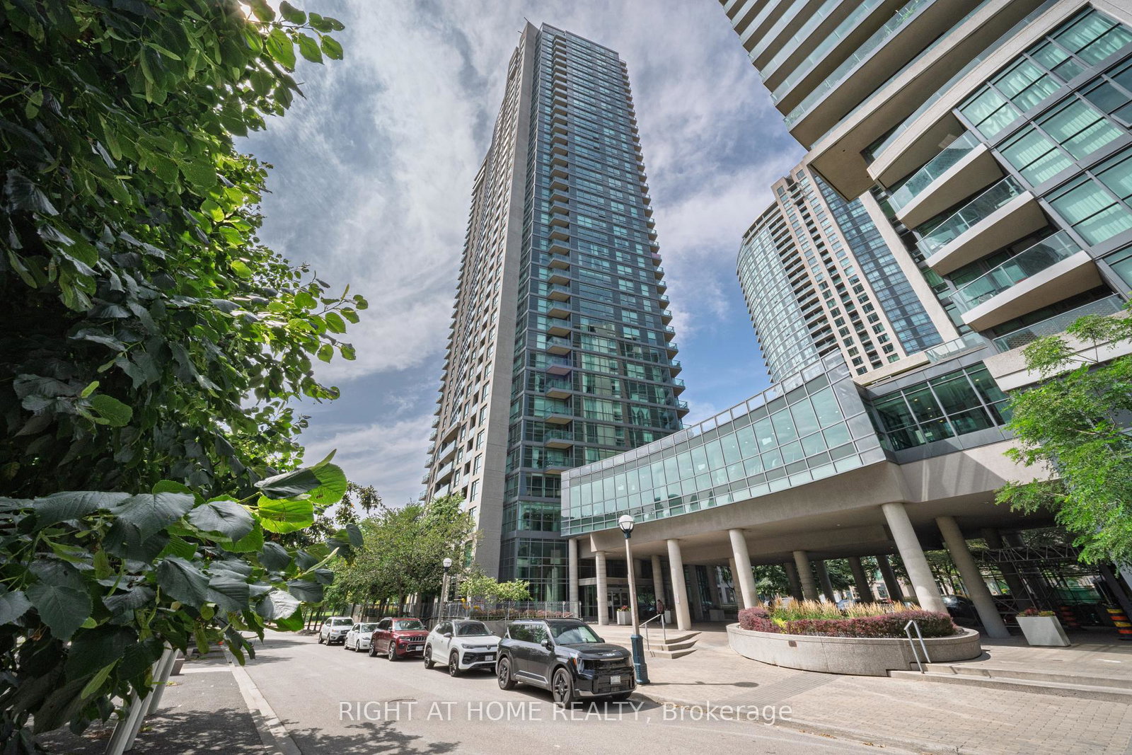 215-fort-york-boulevard-toronto-toronto-ontario-c13699098