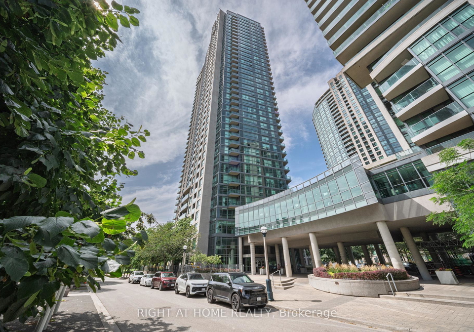 215-fort-york-boulevard-toronto-toronto-ontario-c13699098