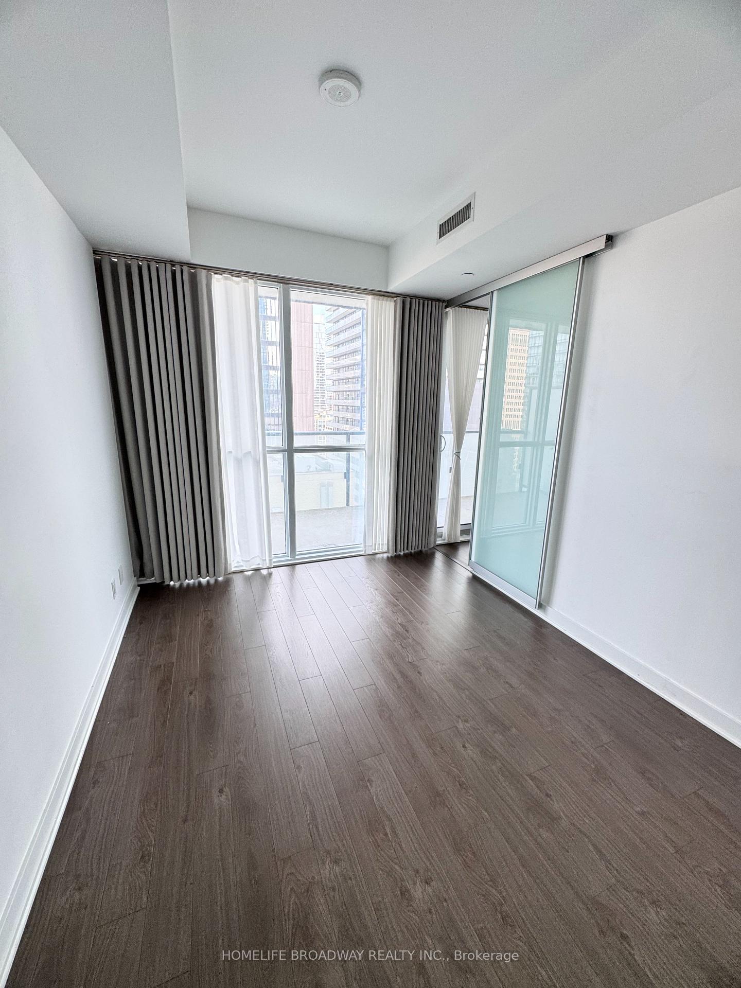 15-grenville-street-toronto-toronto-ontario-c13700012