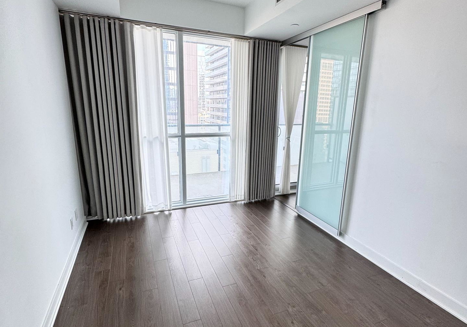 15-grenville-street-toronto-toronto-ontario-c13700012