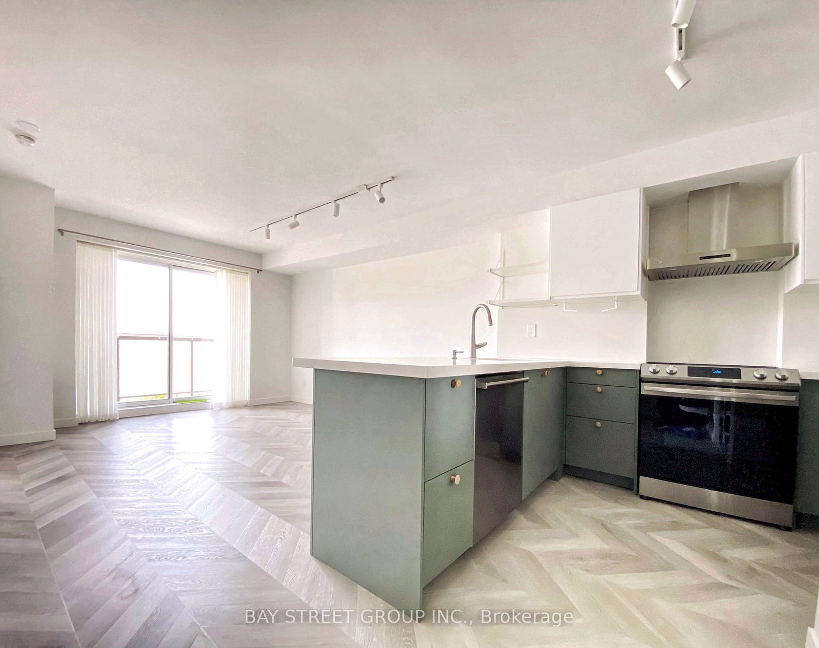 140-bathurst-street-toronto-toronto-ontario-c13700158