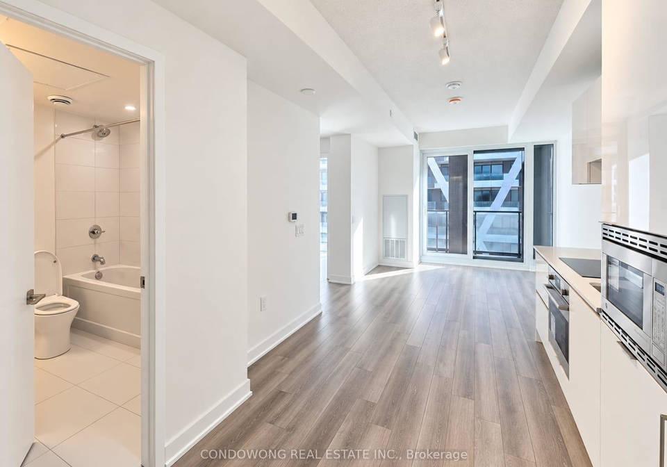 238-simcoe-street-toronto-toronto-ontario-c13700586