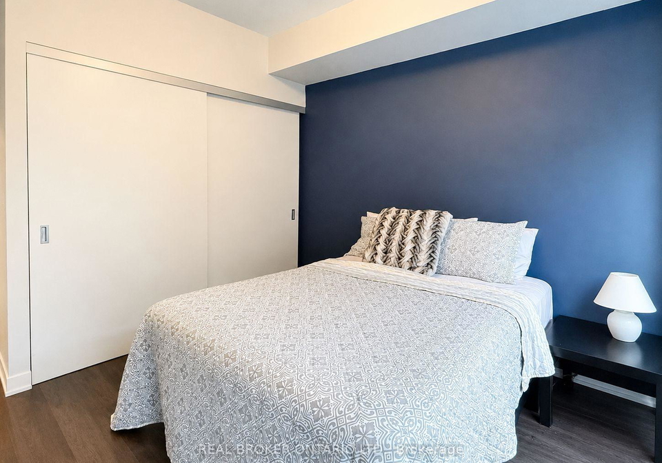 223-st-clair-avenue-w-toronto-toronto-ontario-c13701010