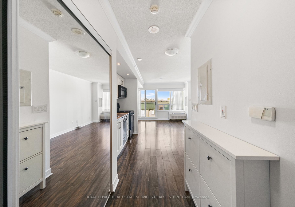 19-avondale-avenue-toronto-north-york-ontario-c13701172