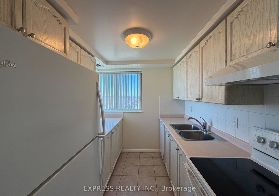 39-pemberton-avenue-toronto-north-york-ontario-c13701236