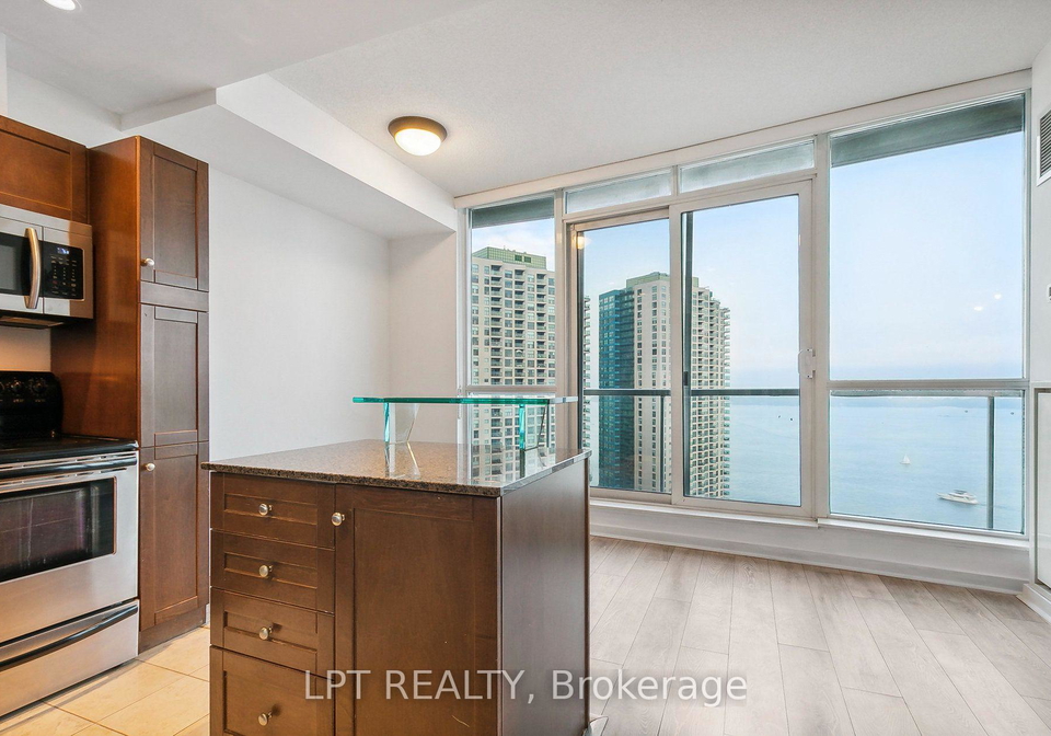208-queens-quay-w-toronto-toronto-ontario-c13701270