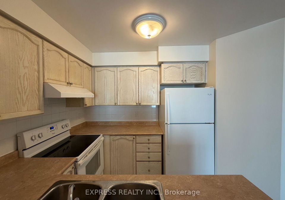 29-pemberton-avenue-toronto-north-york-ontario-c13701408
