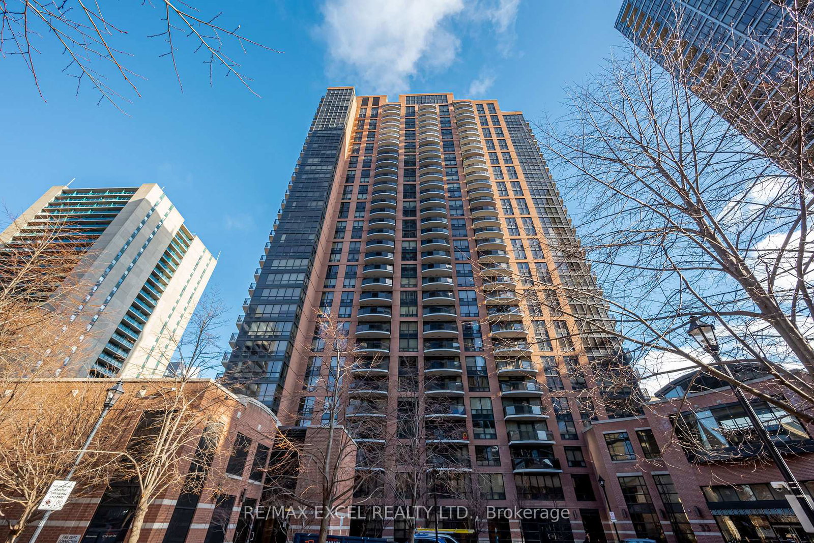 33-sheppard-avenue-e-toronto-north-york-ontario-c13701446
