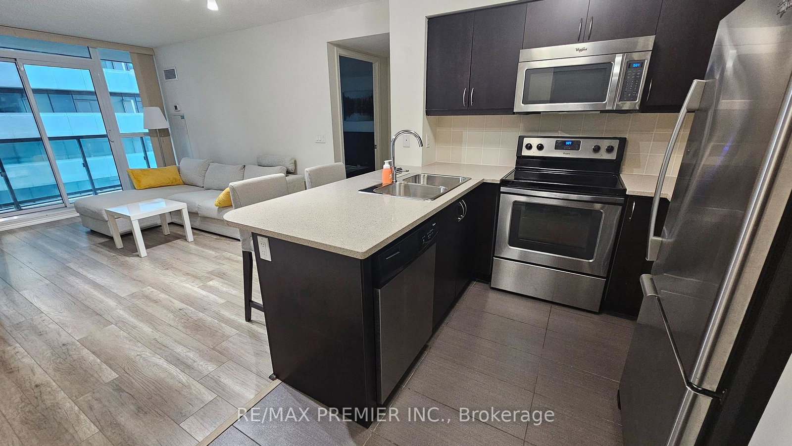 19-grand-trunk-crescent-toronto-toronto-ontario-c13701464