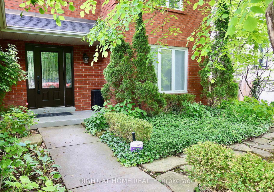 89-yonge-boulevard-toronto-toronto-ontario-c13701720