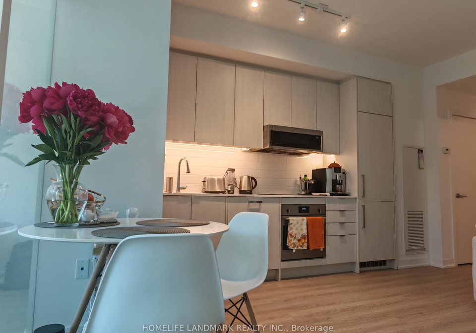 250-lawrence-avenue-w-toronto-toronto-ontario-c13702558